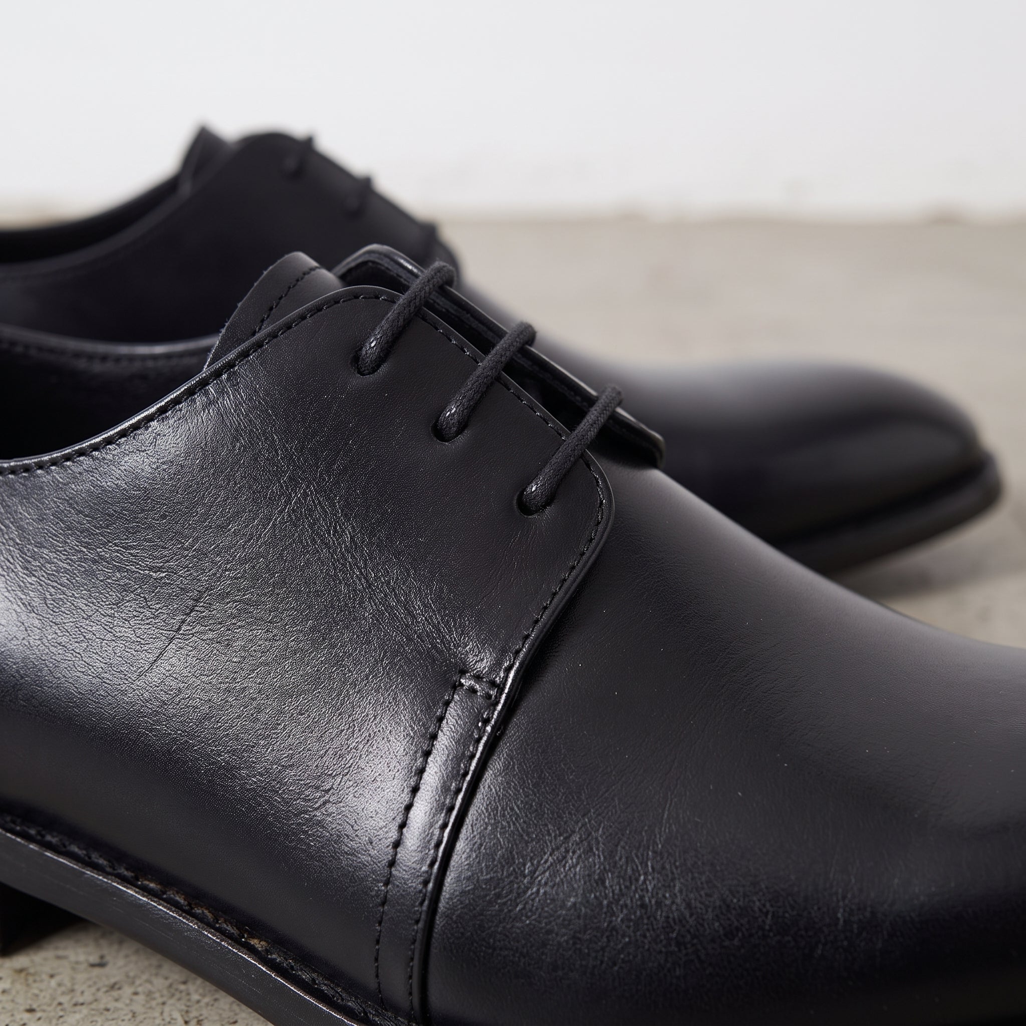 Men's Black Plain-Toe Leather Derbys — Alvaston