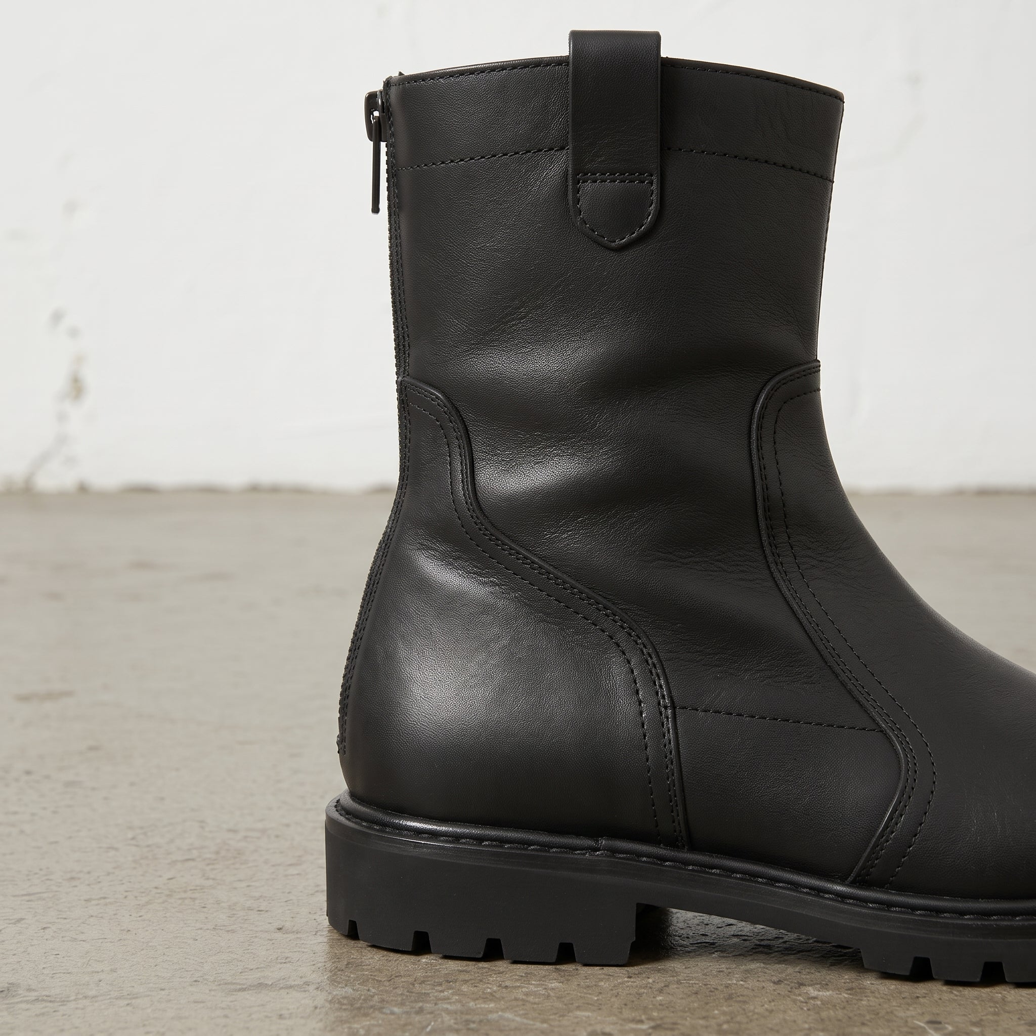 Men's Black Plain-Toe Leather Pull-On Boots — Cawley