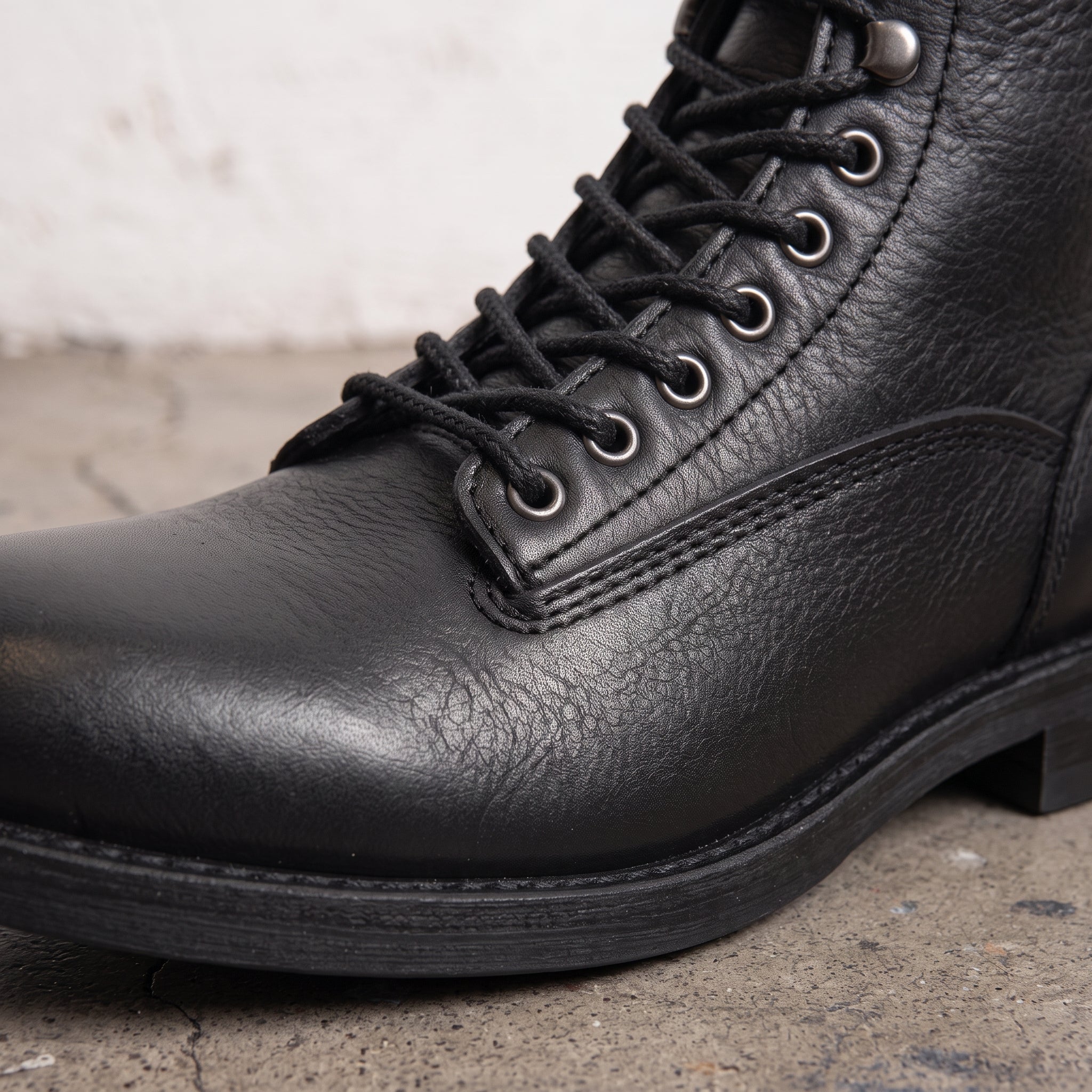 Men's Black Plain-Toe Pebbled Leather Lace-Up Boots — Ledbury