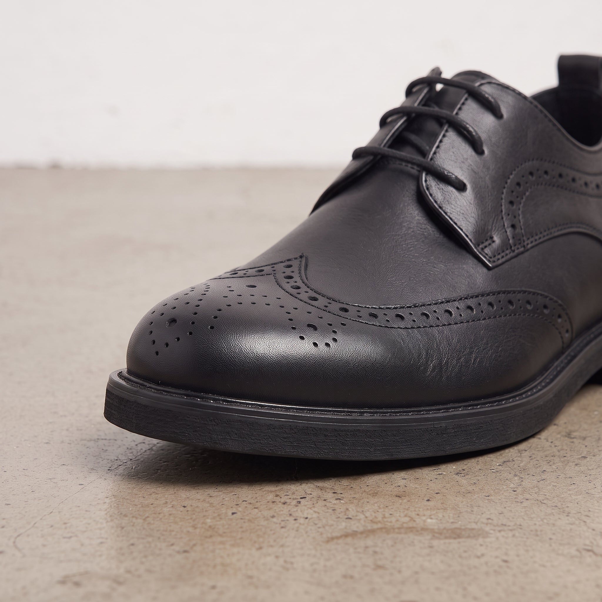 Men's Black Wingtip Leather Derbys — Ashcott