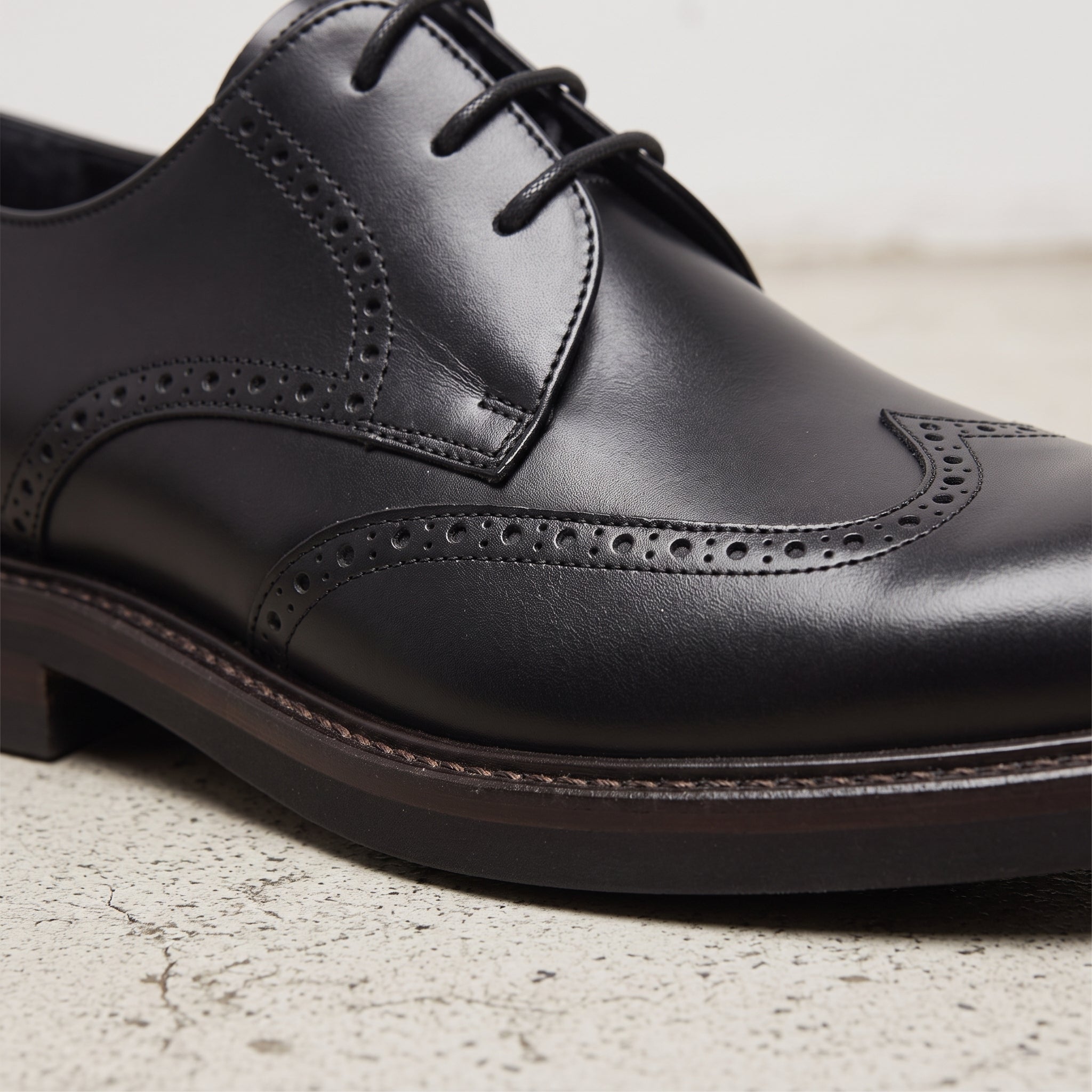 Men's Black Wingtip Leather Derbys — Windsor