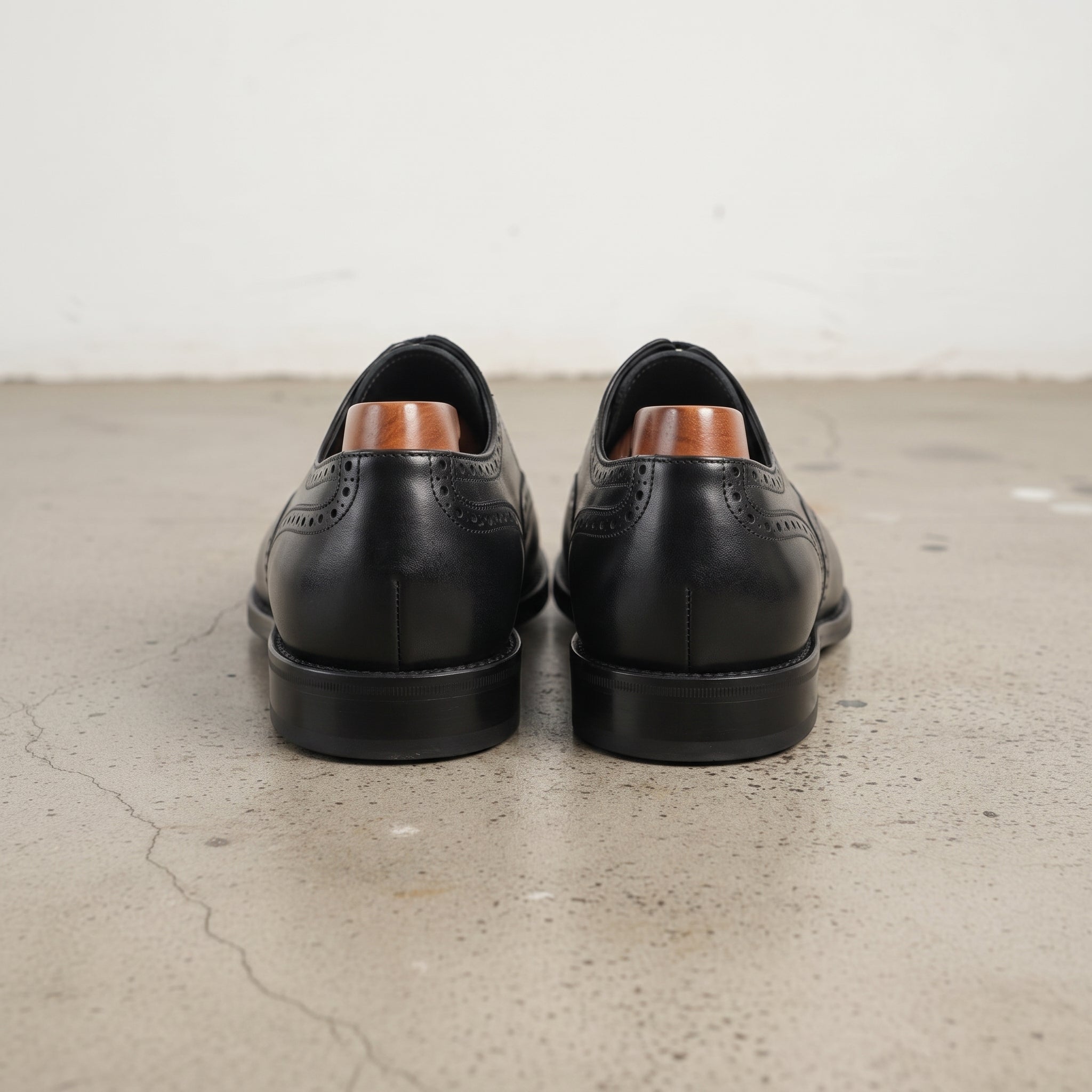 Men's Black Wingtip Leather Oxfords — Amerton