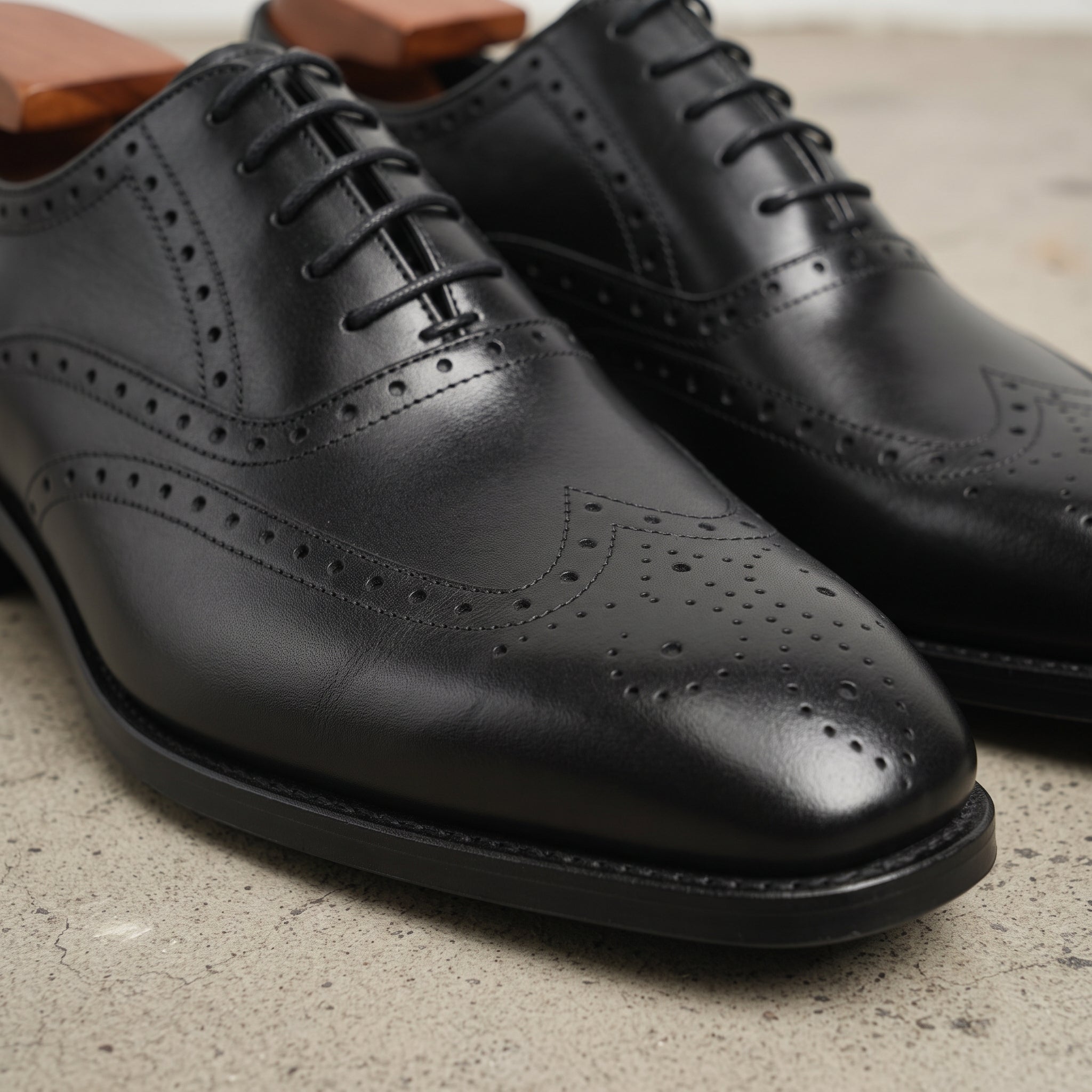 Men's Black Wingtip Leather Oxfords — Amerton