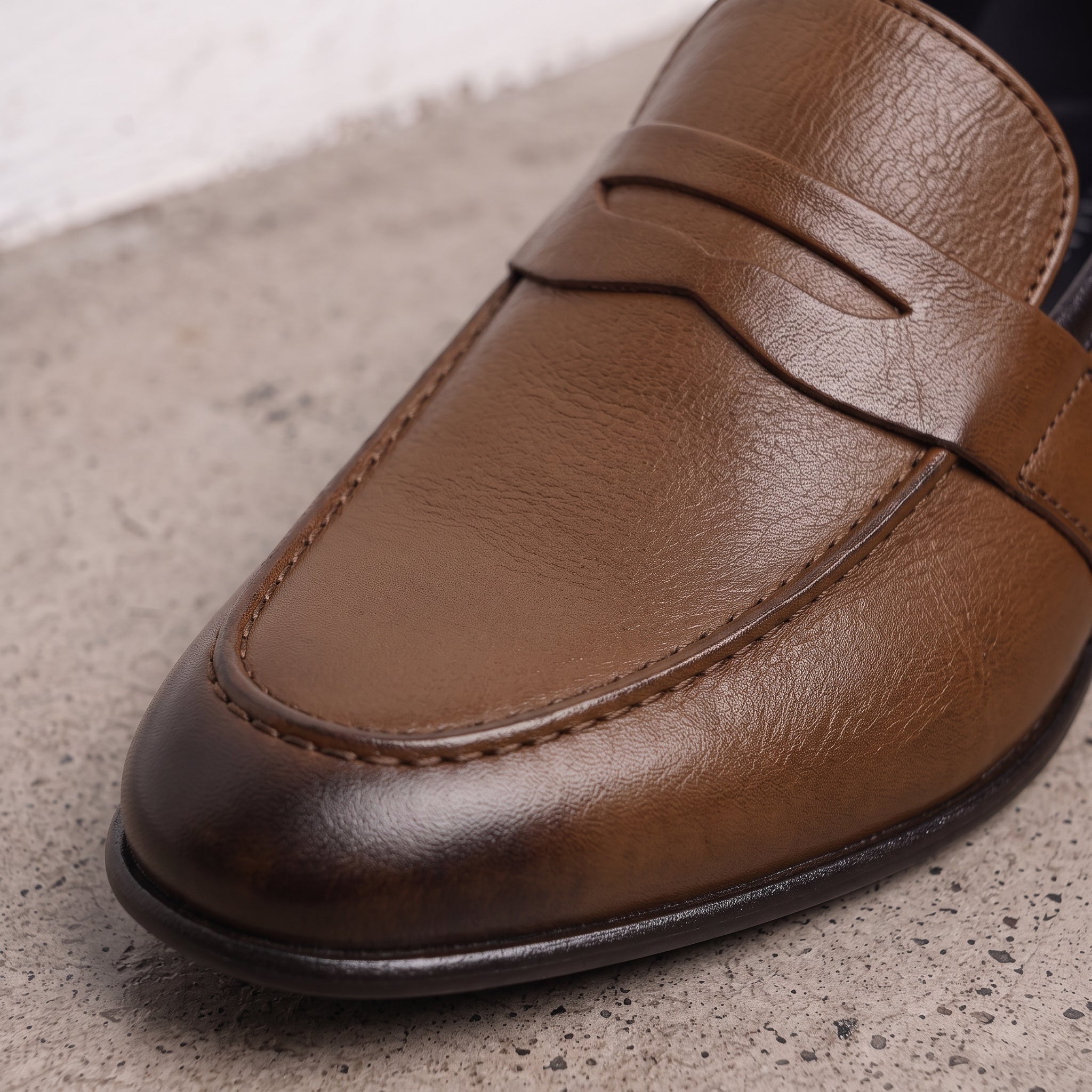 Men's Brown and Black Apron-Toe Leather Penny Loafers — Cheltenham