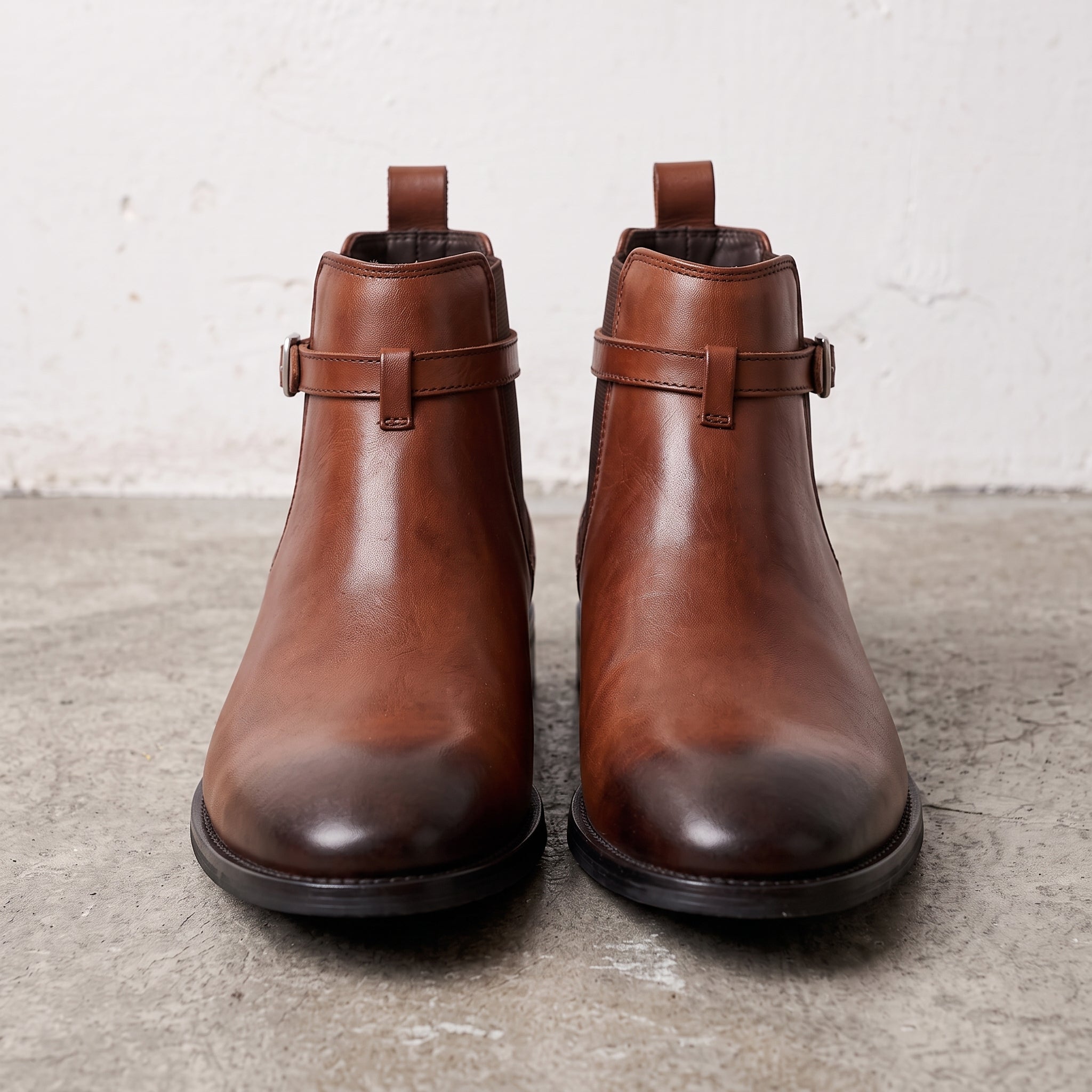 Men's Brown Plain-Toe Leather Buckled Chelsea Boots — Boyden
