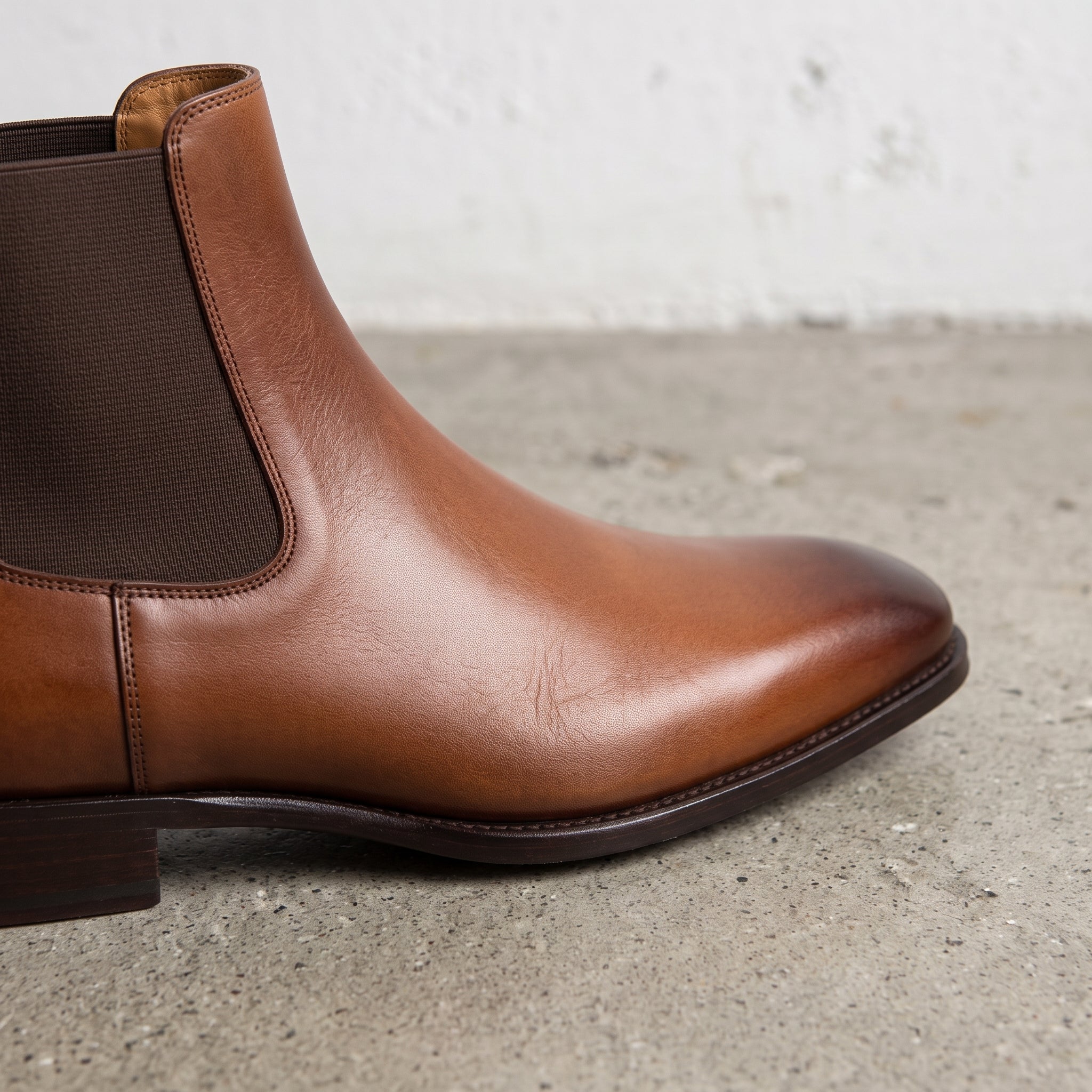 Men's Brown Plain-Toe Leather Chelsea Boots — Allonby