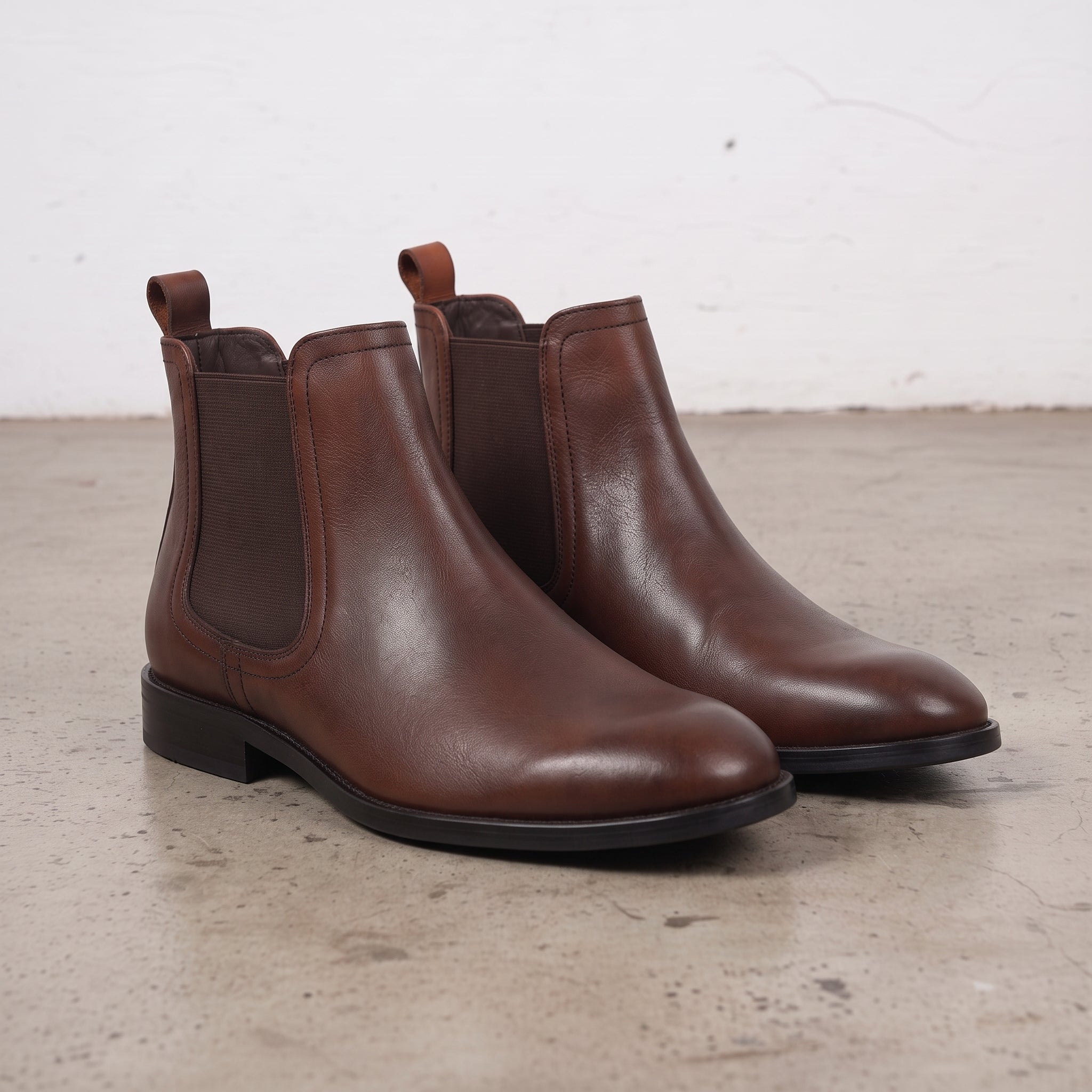 Men's Brown Plain-Toe Leather Chelsea Boots — Barnsdale