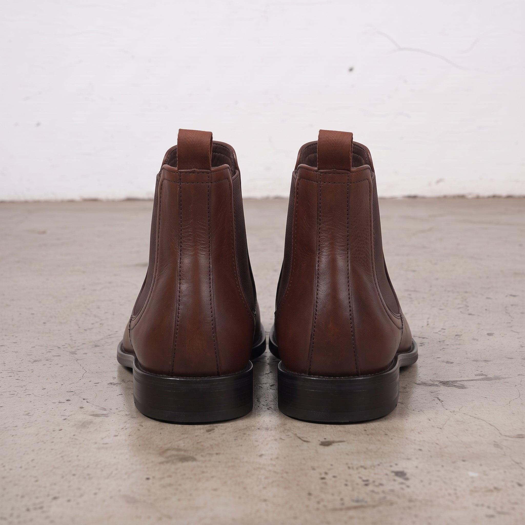 Men's Brown Plain-Toe Leather Chelsea Boots — Barnsdale