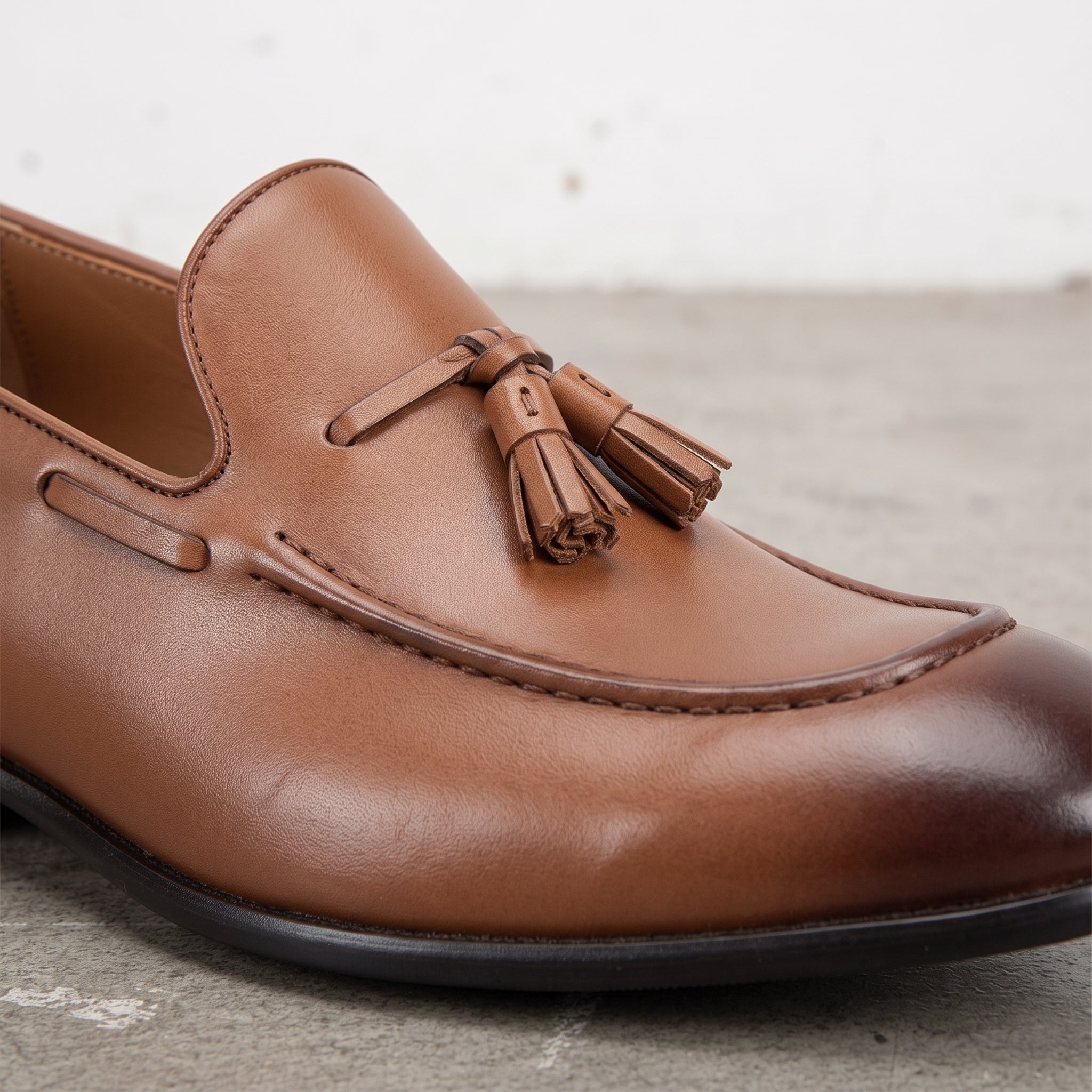 Men's Brown Plain-Toe Leather Tassel Loafers — Farncombe