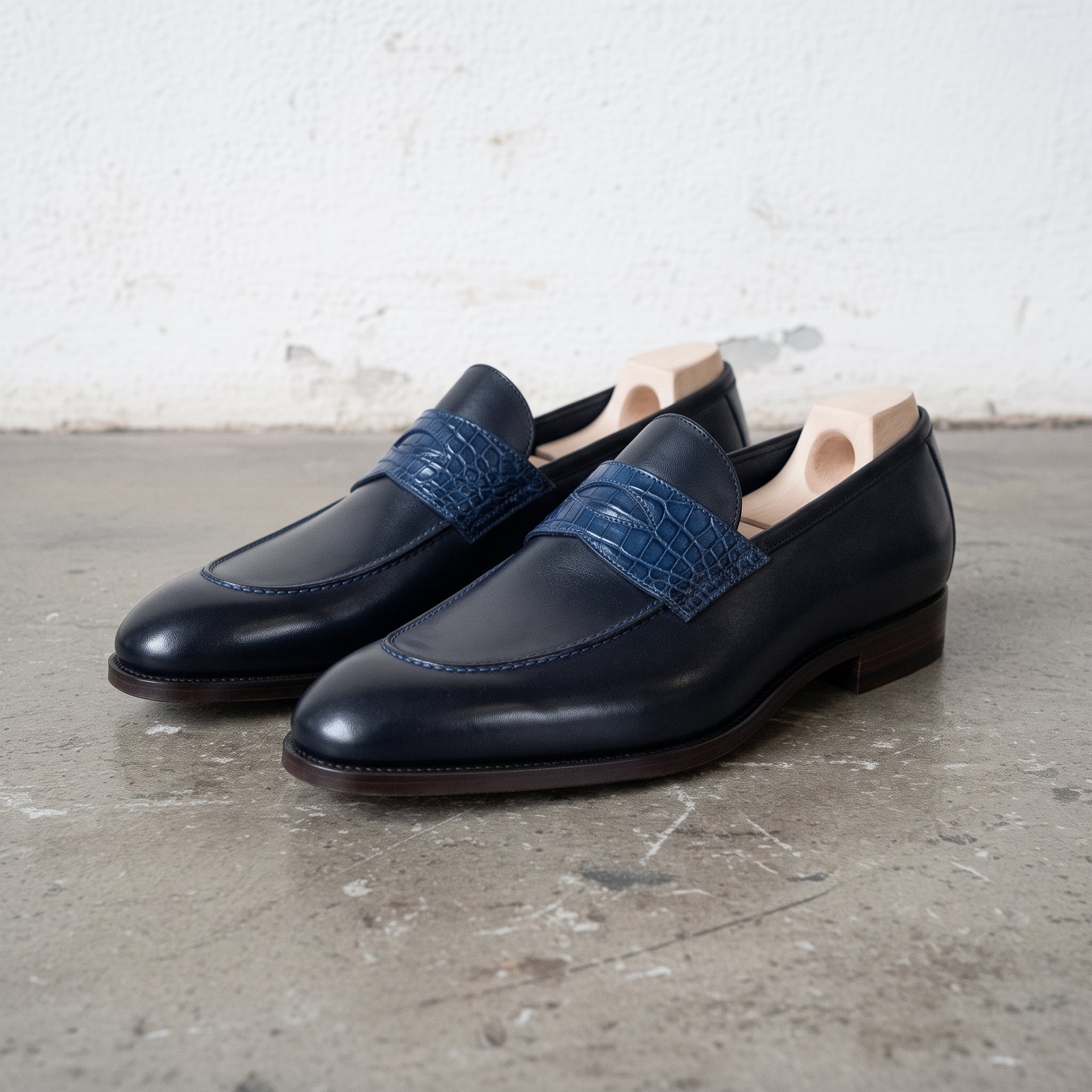 Men's Dark Blue and Blue Crocodile-Embossed Leather Apron-Toe Penny Loafers — Harrop
