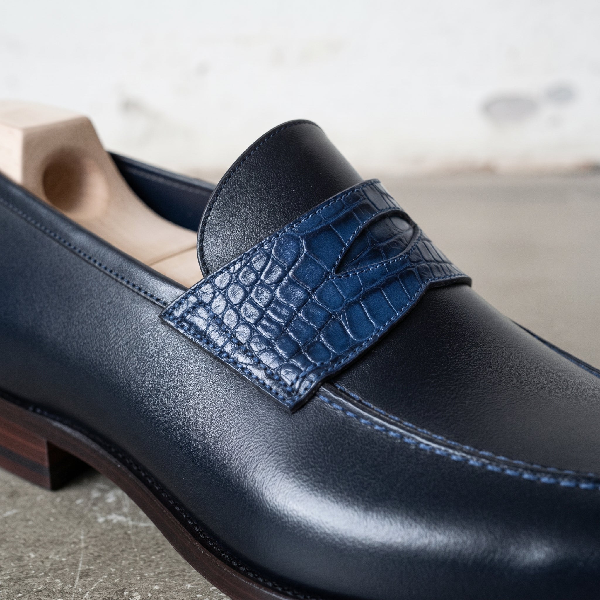 Men's Dark Blue and Blue Crocodile-Embossed Leather Apron-Toe Penny Loafers — Harrop