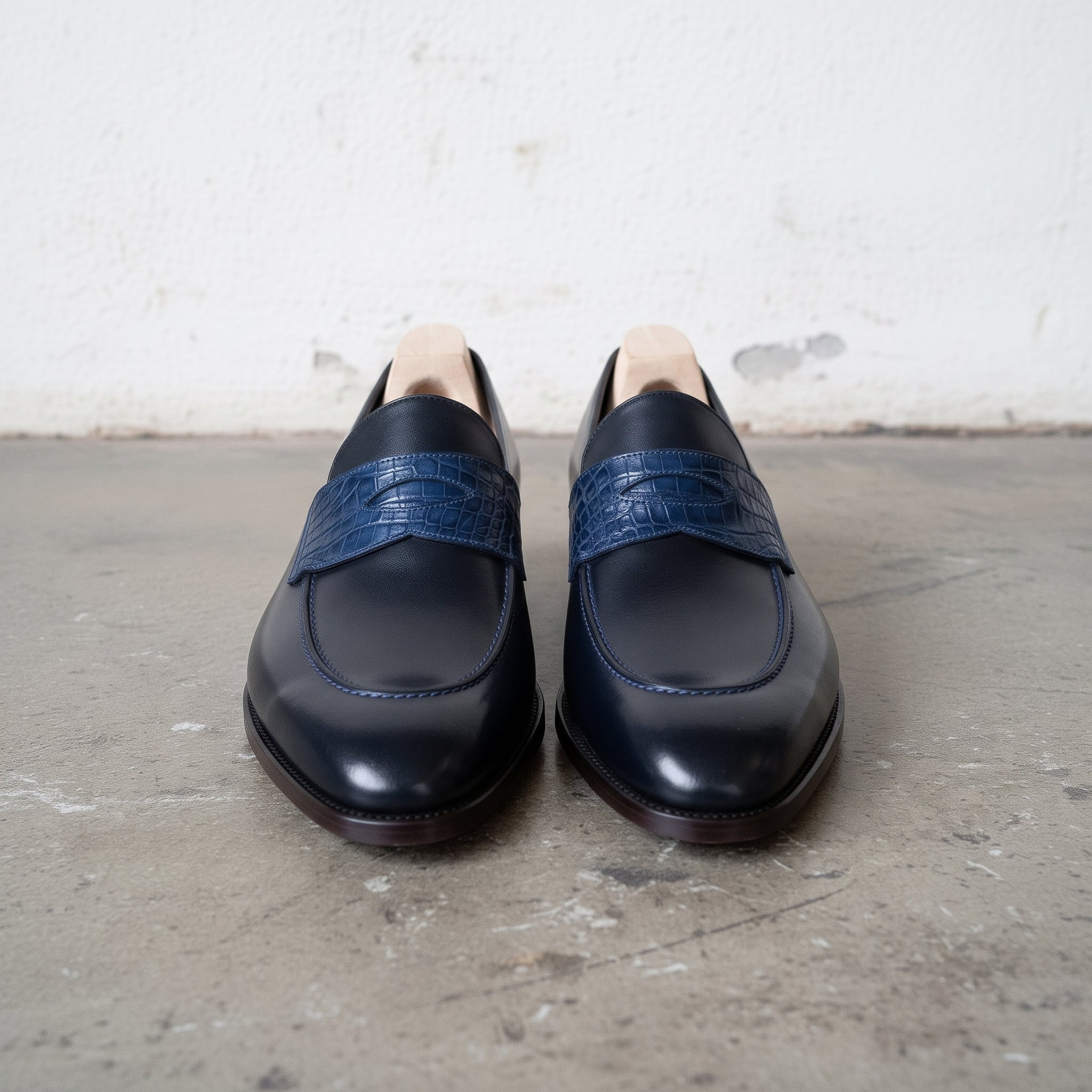 Men's Dark Blue and Blue Crocodile-Embossed Leather Apron-Toe Penny Loafers — Harrop