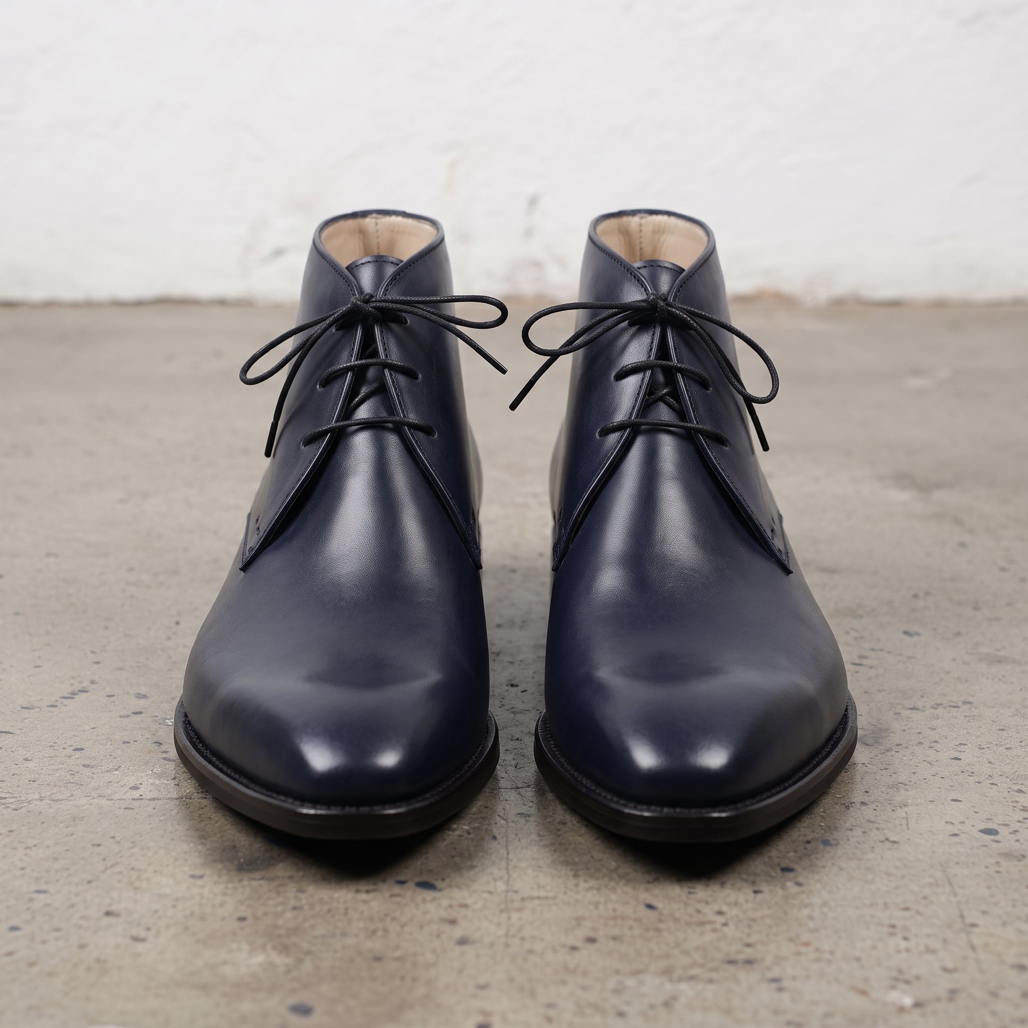 Men's Dark Blue Plain-Toe Leather Chukka Boots — Hornsey