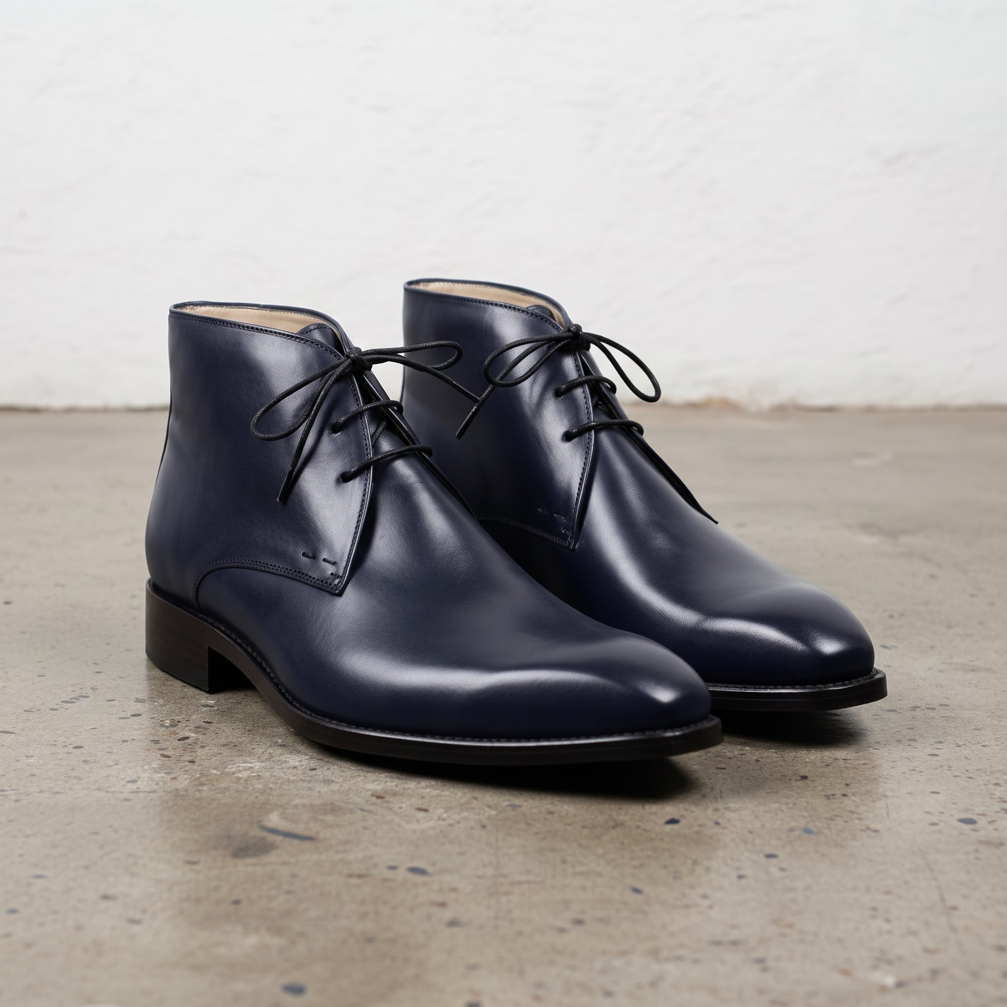 Men's Dark Blue Plain-Toe Leather Chukka Boots — Hornsey