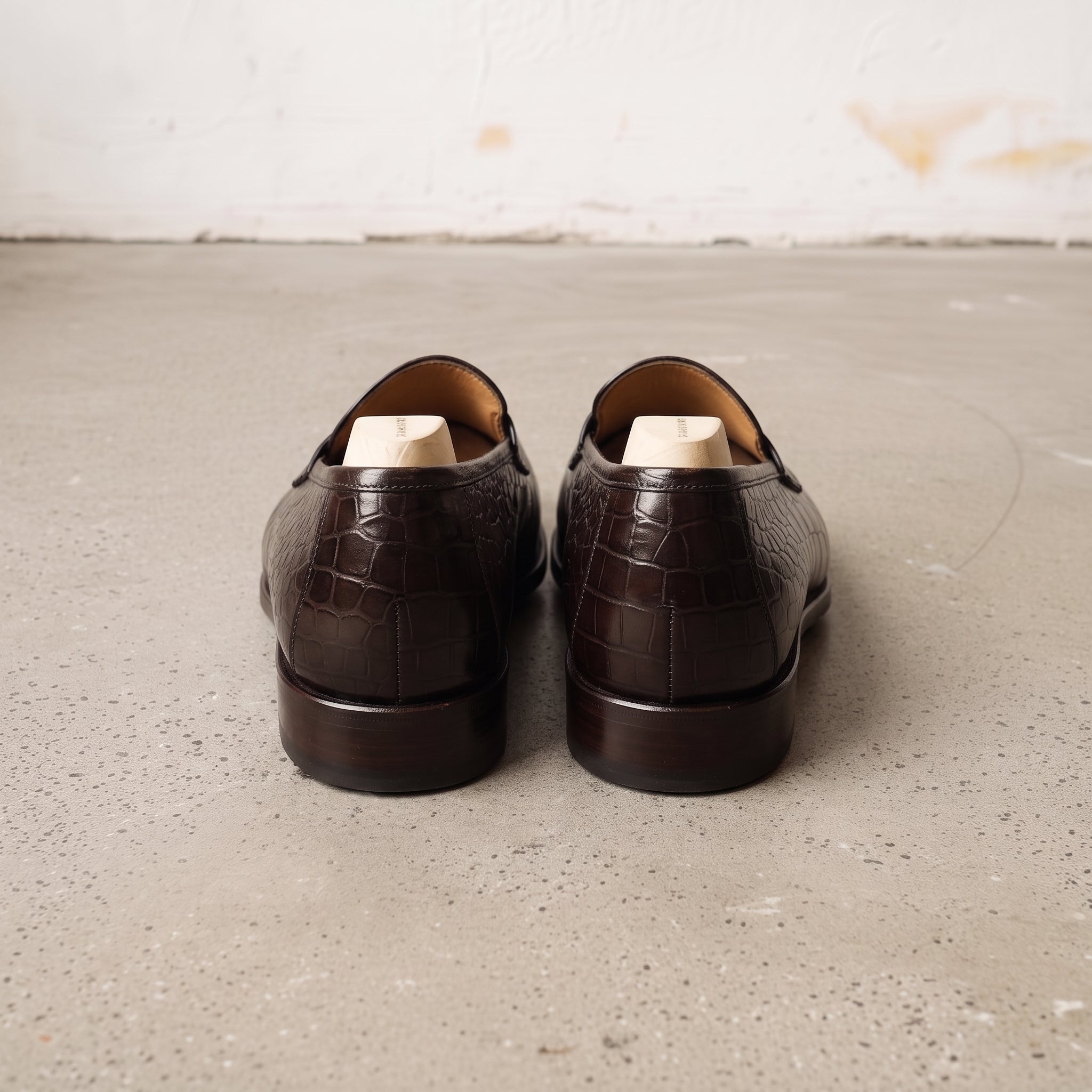 Men's Dark Brown Alligator-Embossed Leather Apron-Toe Penny Loafers — Cobham