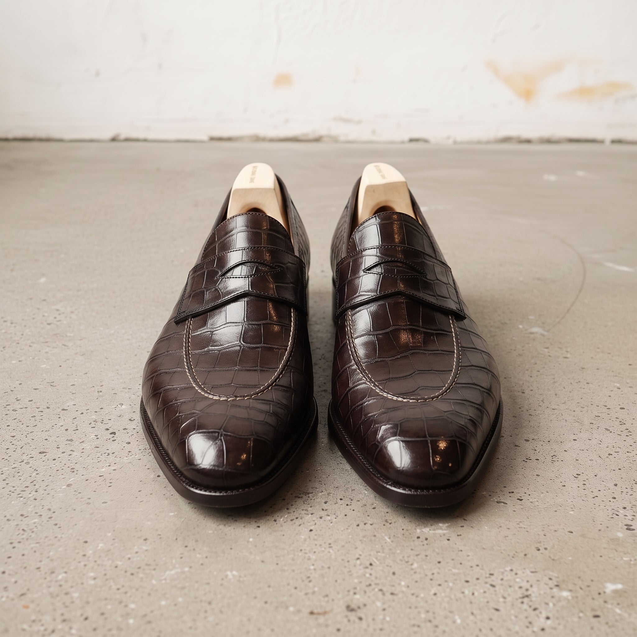 Men's Dark Brown Alligator-Embossed Leather Apron-Toe Penny Loafers — Cobham