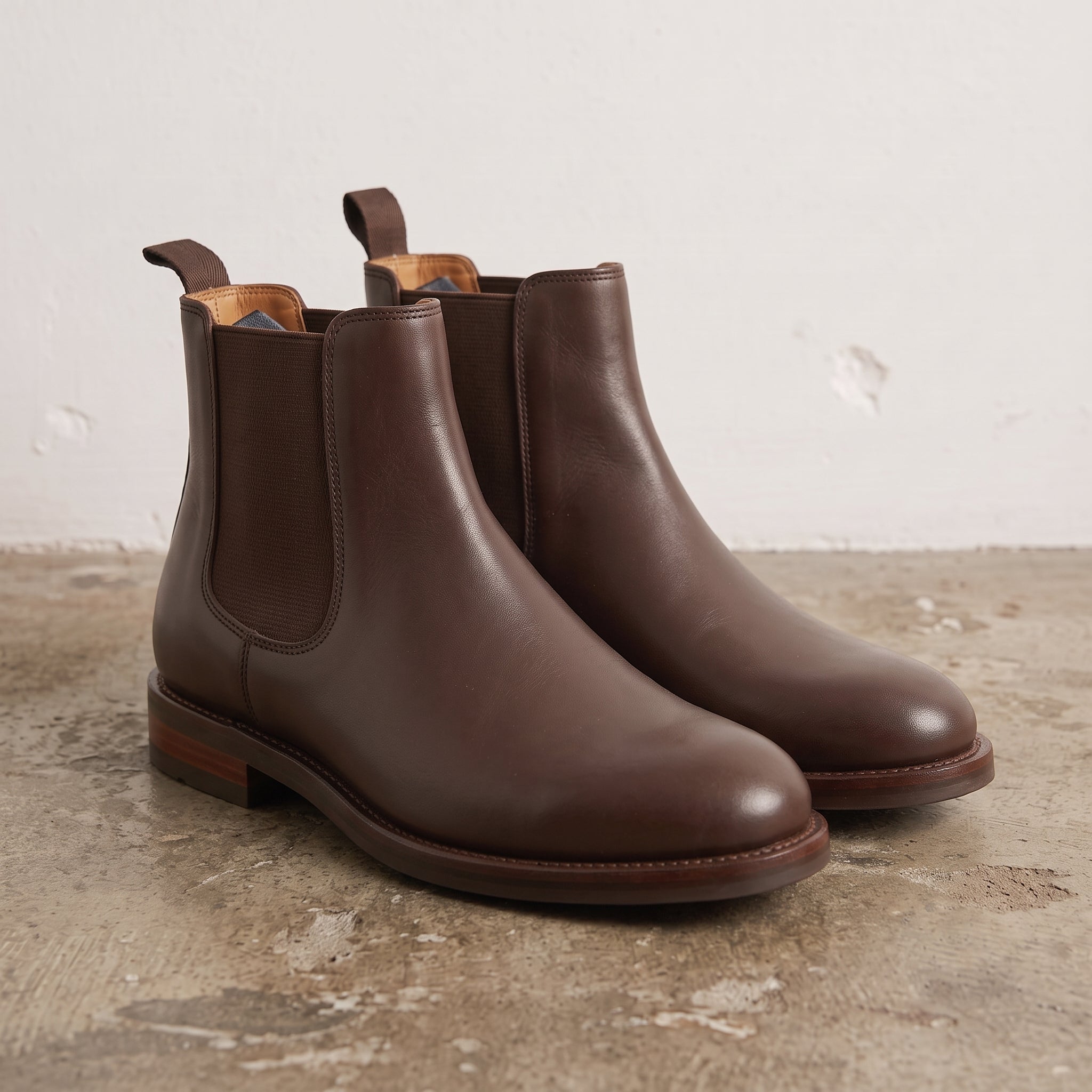 Men's Dark Brown Plain-Toe Leather Chelsea Boots — Frickley