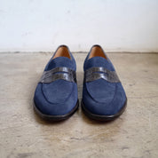 Men's Grey and Navy Blue Crocodile-Embossed Suede Apron-Toe Penny Loafers — Crompton — Crompton