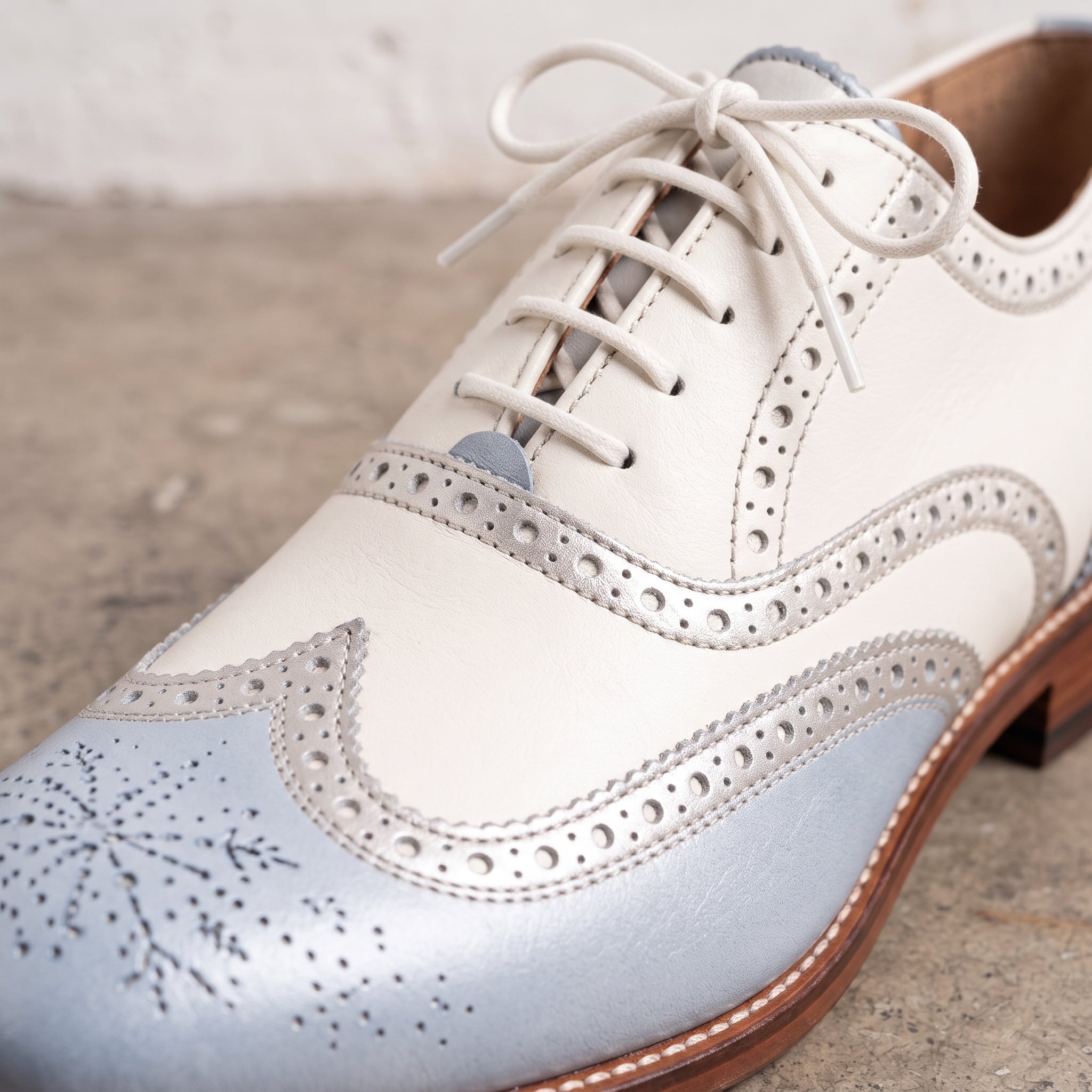 Men's Ivory and Blue Wingtip Leather Oxford Brogues — Acreton