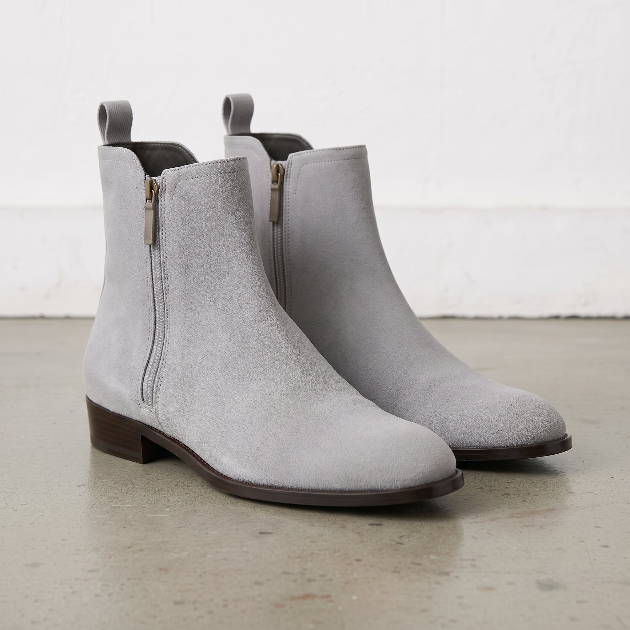 Men's Light Gray Plain-Toe Suede Ankle Boots — Dilloway
