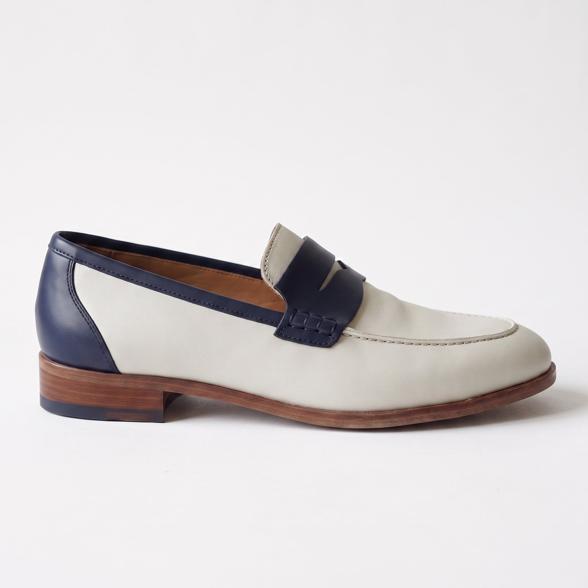 Men's Off-White and Dark Blue Apron-Toe Leather Penny Loafers — Perkins