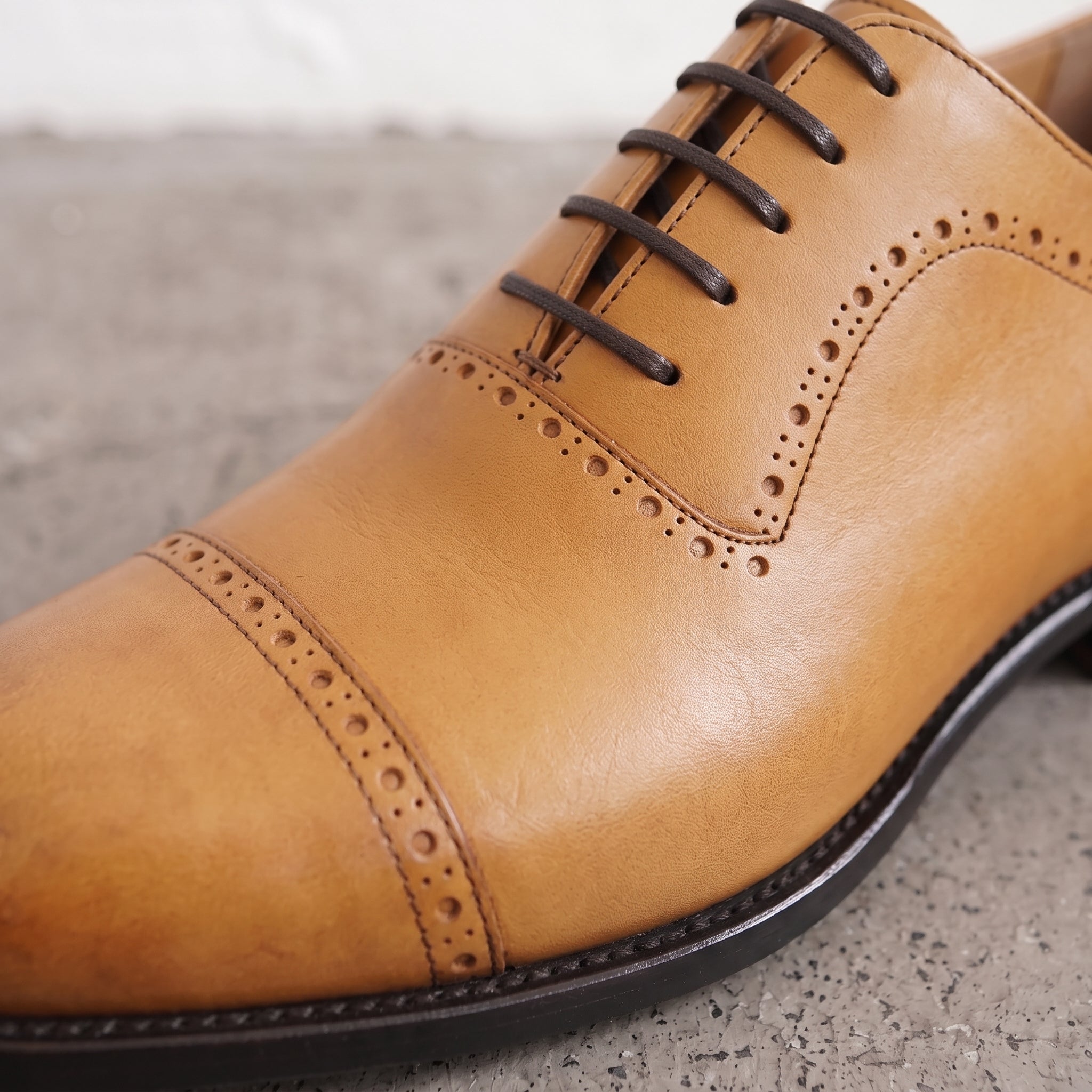 Men's Tan Cap-Toe Leather Oxfords — Churwell