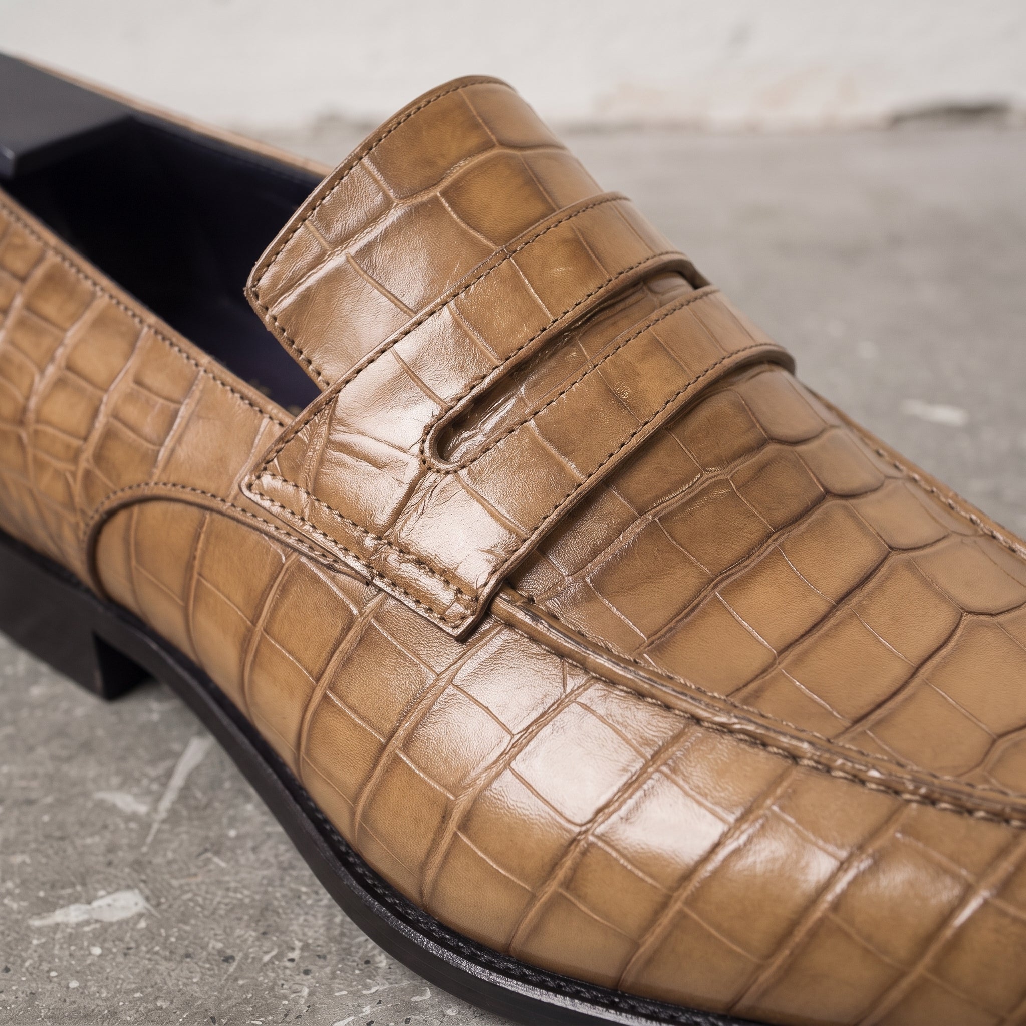 Men's Tan Crocodile-Embossed Leather Penny Loafers — Harcourt