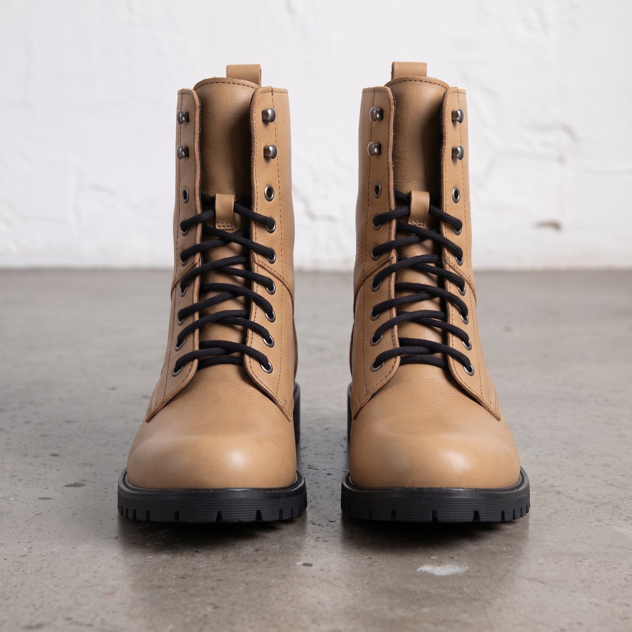 Men's Tan Plain-Toe Leather Combat Boots — Bagworth