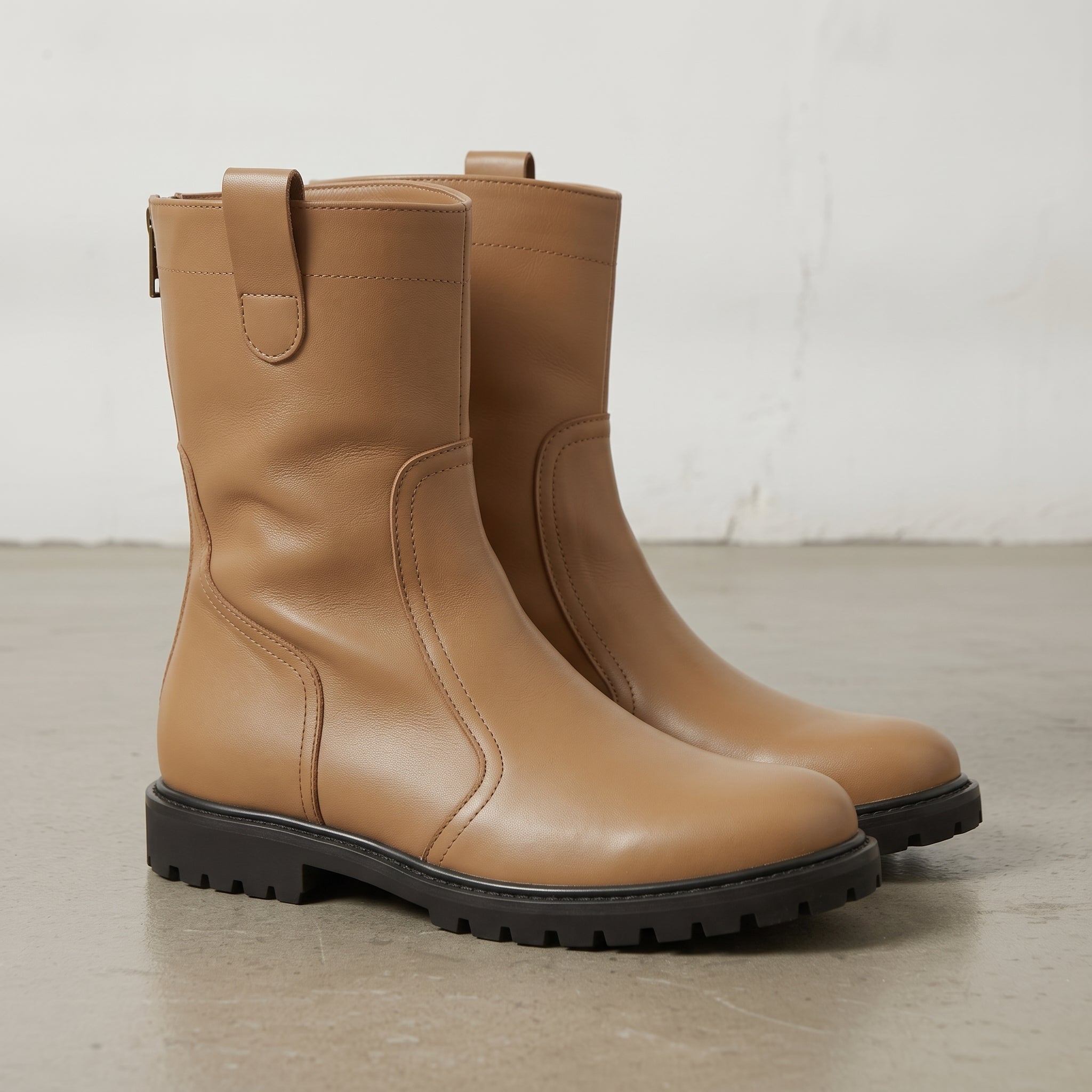 Men's Tan Plain-Toe Leather Pull-On Boots — Cawley