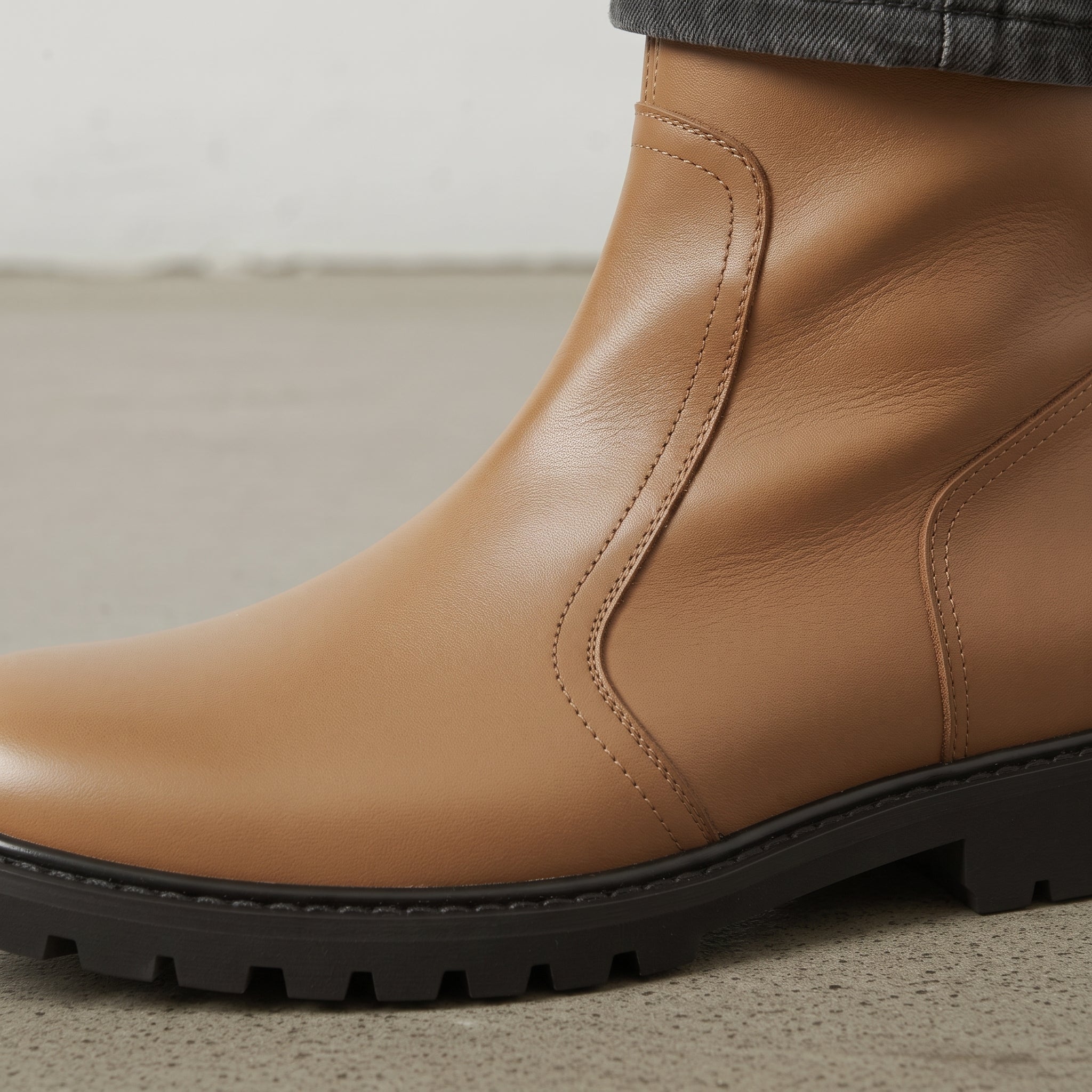 Men's Tan Plain-Toe Leather Pull-On Boots — Cawley