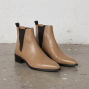 Men's Tan Pointed-Toe Leather Chelsea Boots — Grayson