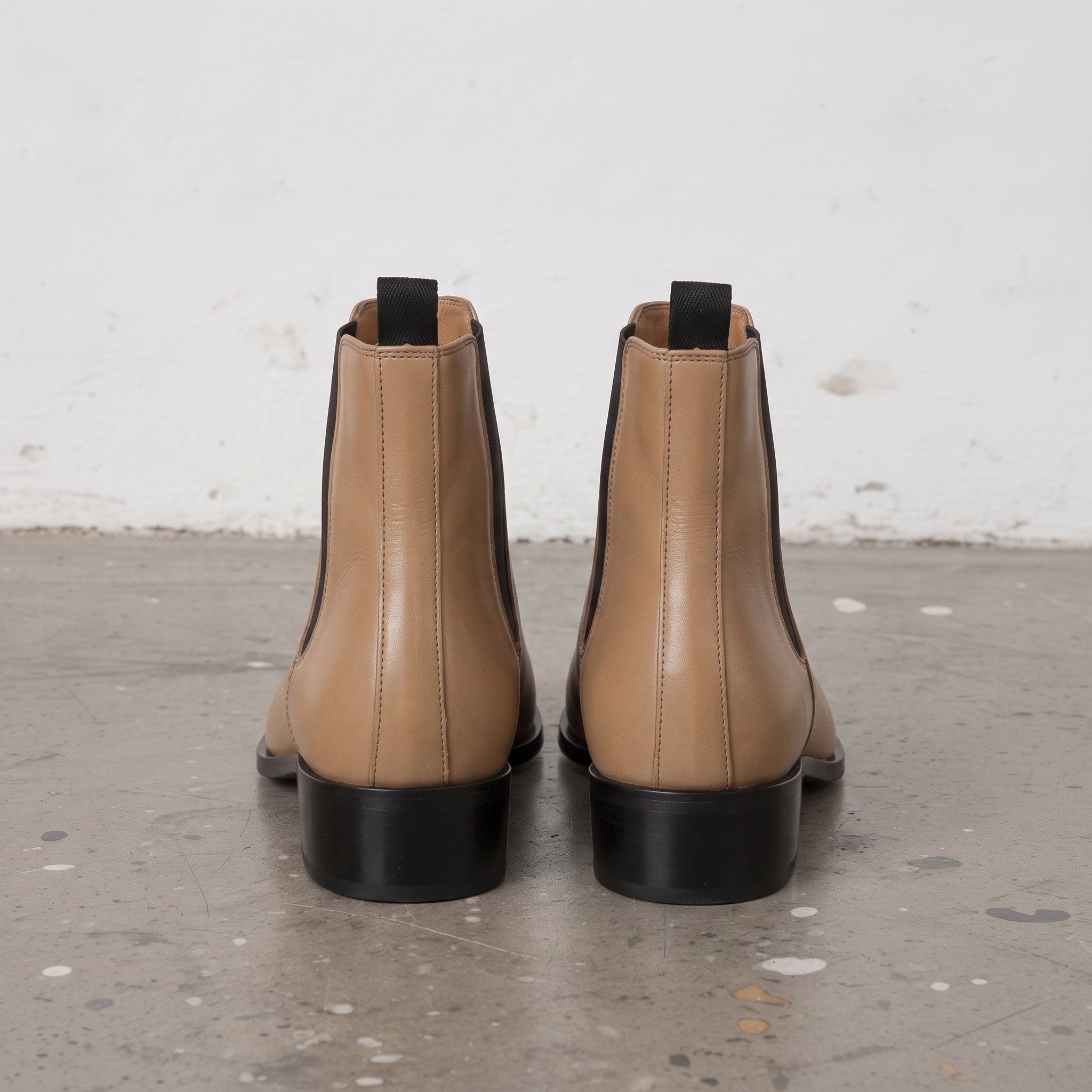 Men's Tan Pointed-Toe Leather Chelsea Boots — Grayson