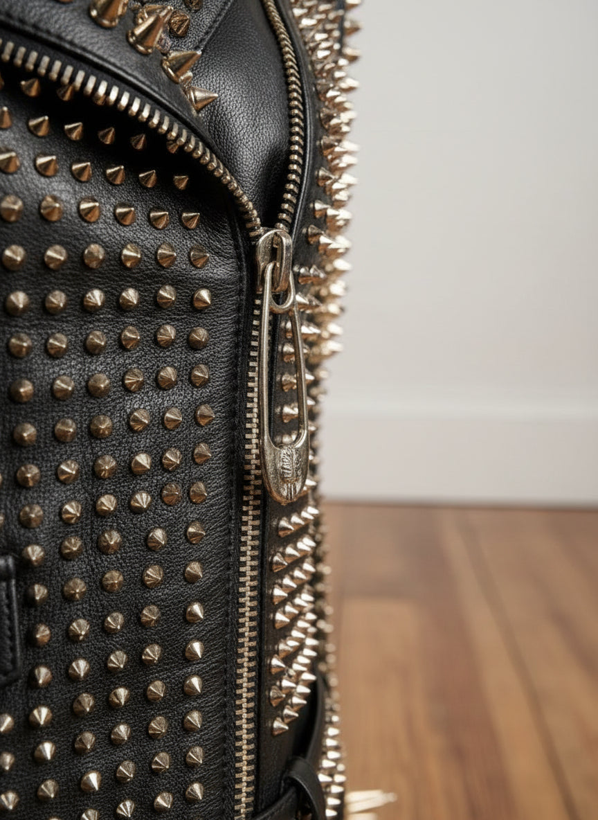 close-up-zipper-hardware of product