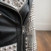 close-up-zipper-hardware of product